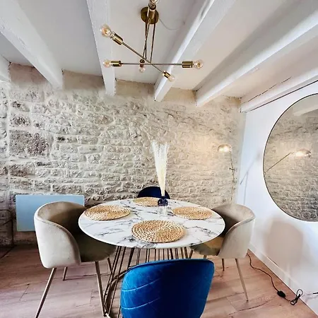 Duplex à 2 Min Des Arènes Et De La Maison Carrée