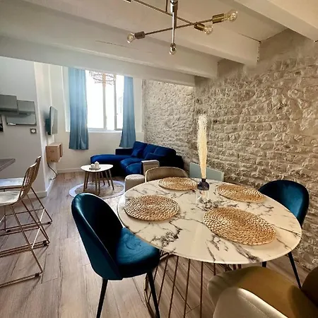 Duplex A 2 Min Des Arenes Et De La Maison Carree דירה נים