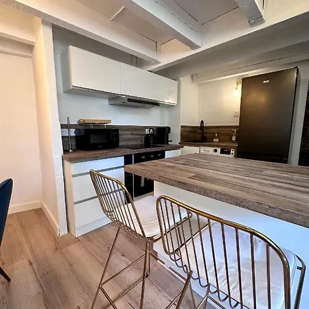 Duplex A 2 Min Des Arenes Et De La Maison Carree דירה *