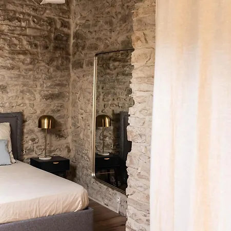 Duplex A 2 Min Des Arenes Et De La Maison Carree דירה נים