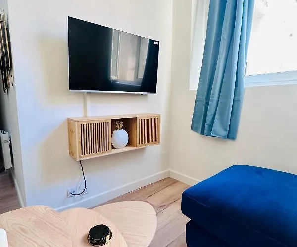 Duplex A 2 Min Des Arenes Et De La Maison Carree Apartment