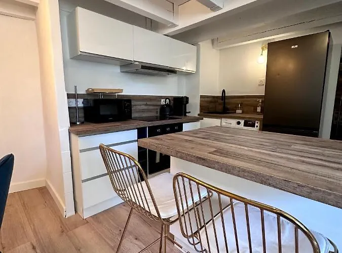 Duplex A 2 Min Des Arenes Et De La Maison Carree Apartment *