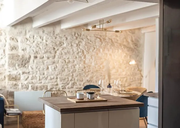 Duplex A 2 Min Des Arenes Et De La Maison Carree Apartment