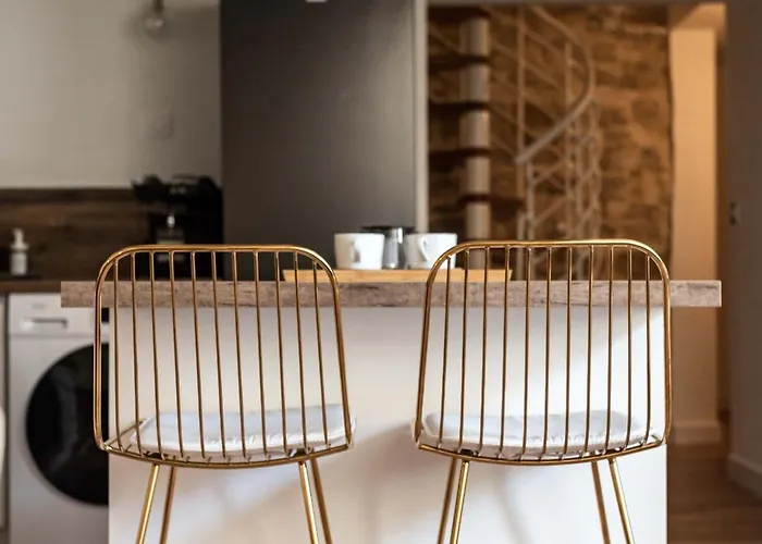 Duplex A 2 Min Des Arenes Et De La Maison Carree شقة