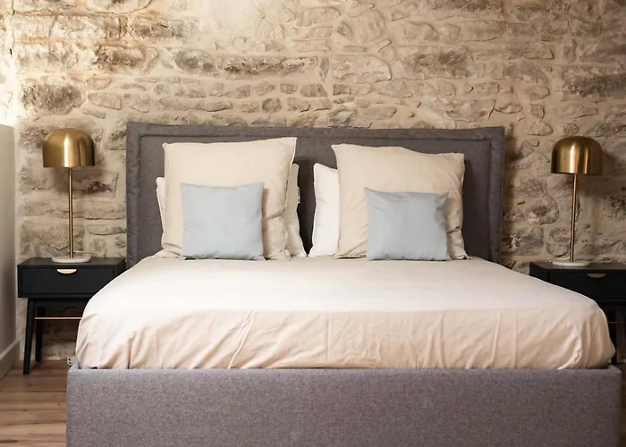 Duplex A 2 Min Des Arenes Et De La Maison Carree Apartment Nimes